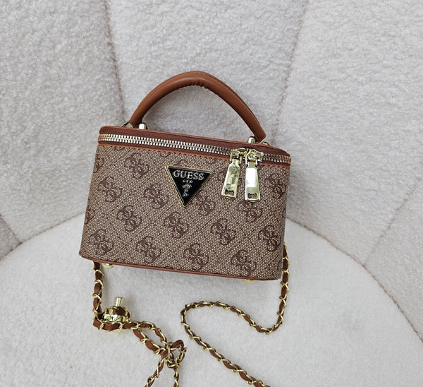 GUESS حجم صغير ماستر كوبي