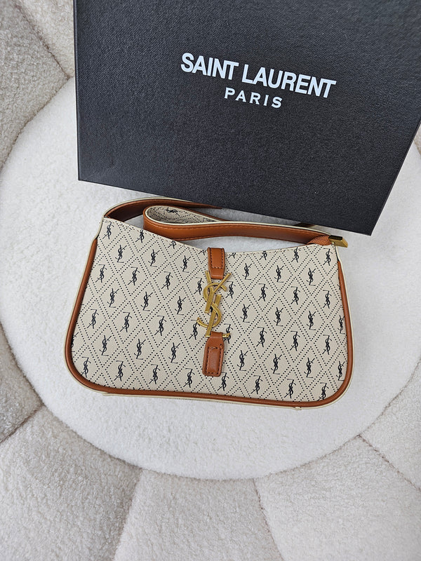 YSL ماستر كوبي شامل العلبة الاصلية للشركة