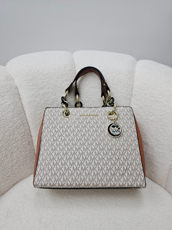 مايكل كورس ماستر كوبي