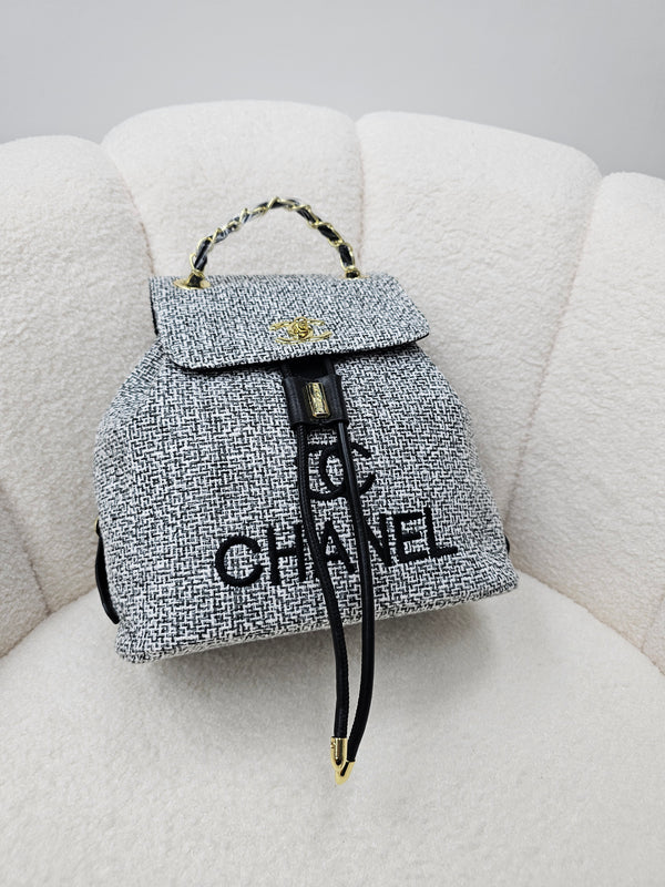 CHANEL ماستر كوبي للكتفين